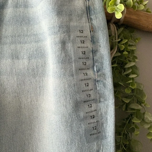 American Eagle Outfitters Light Blue Super High-rise Straight Jeans - Picture 5 of 5